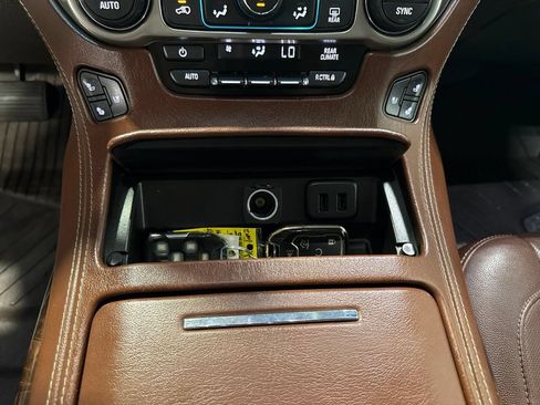 Used 2018 Chevrolet Suburban Premier AWD/4WD image 22