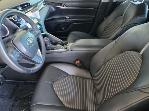Used 2020 Toyota Camry SE w/ Sunroof Package FWD image 20