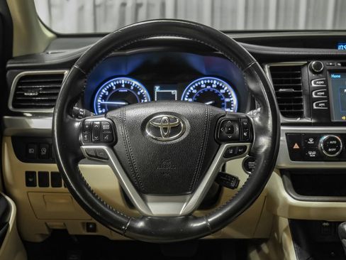 Used 2018 Toyota Highlander XLE FWD image 15