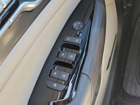 Used 2024 Kia Sportage EX image 19