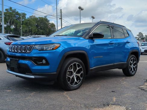 Used 2024 Jeep Compass Limited AWD/4WD image 2