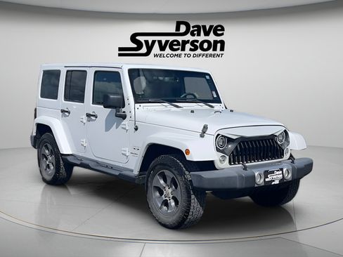 Used 2018 Jeep Wrangler Unlimited Sahara AWD/4WD image 3