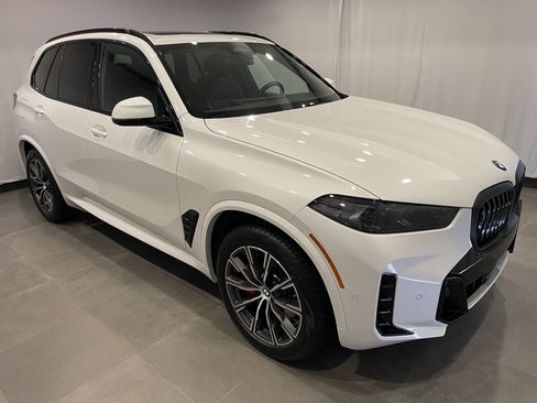 Used 2026 BMW X5 xDrive40i w/ M Sport Package AWD/4WD image 3