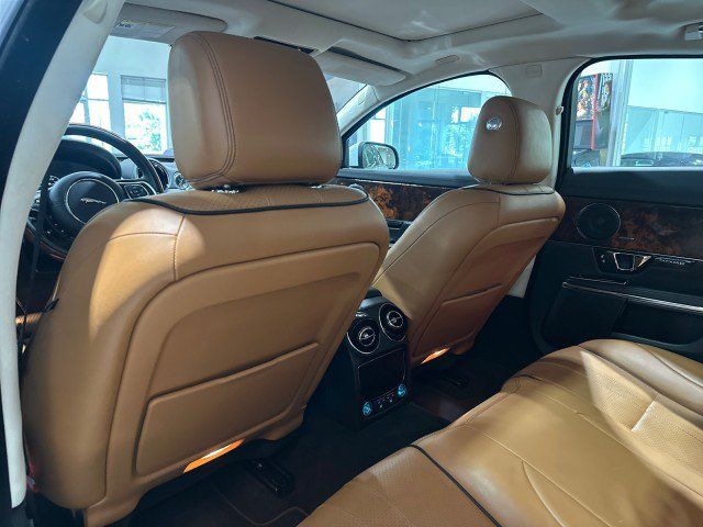 Used 2016 Jaguar XJ R-Sport RWD image 47