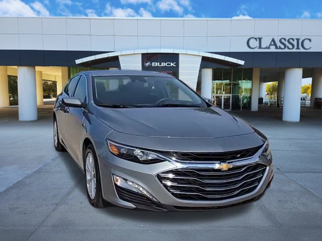 Used 2025 Chevrolet Malibu LT FWD image 2