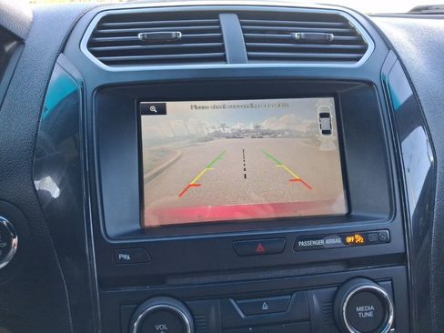 Used 2016 Ford Explorer XLT w/ Equipment Group 202A image 25