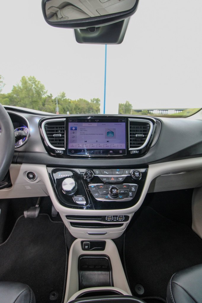 Used 2024 Chrysler Pacifica Touring-L FWD image 29