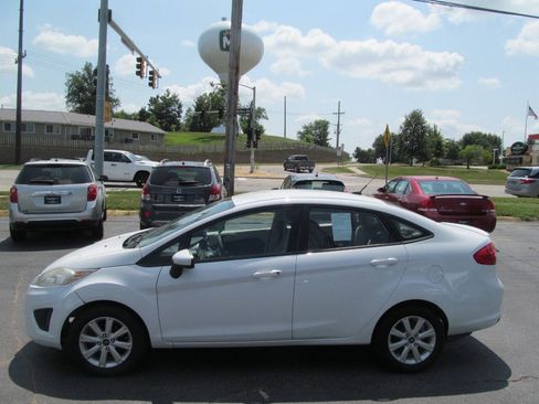 Used 2011 Ford Fiesta SE w/ 202A Rapid Spec Order Code FWD image 2