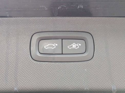 Used 2020 Volvo XC90 T6 Momentum AWD/4WD image 15