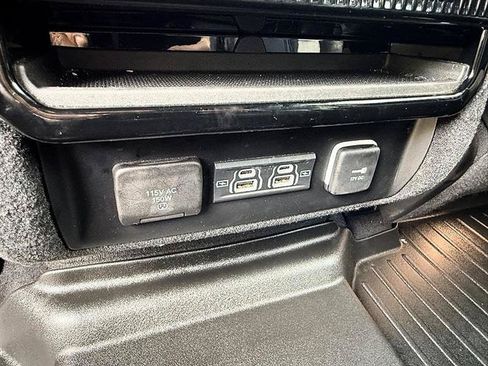 Used 2024 Jeep Wagoneer L Series II RWD image 39
