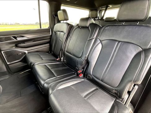 Certified 2024 Jeep Wagoneer Series II w/ Flexible Seating Group image 19