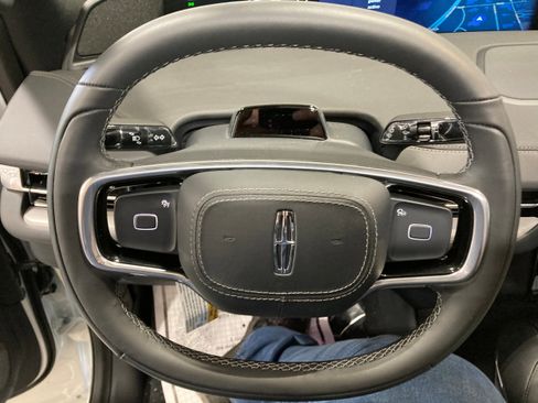 Used 2025 Lincoln Navigator L Reserve w/ Jet Appearance Package image 31