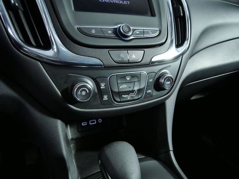 Used 2022 Chevrolet Equinox LT image 19