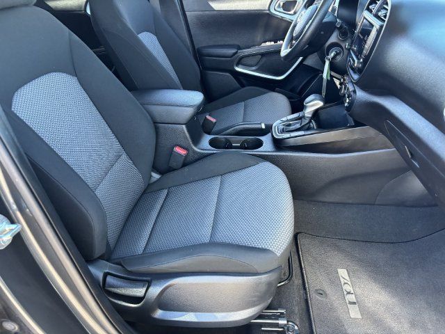 Used 2023 Kia Soul LX w/ Option Group 015 FWD image 11