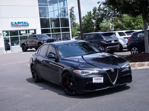 Used 2018 Alfa Romeo Giulia Ti Sport w/ Quick Order Package 22S Sport AWD/4WD image 2