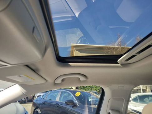 Used 2019 Volkswagen Passat 2.0T Wolfsburg w/ Wheels & Sunroof Package image 18