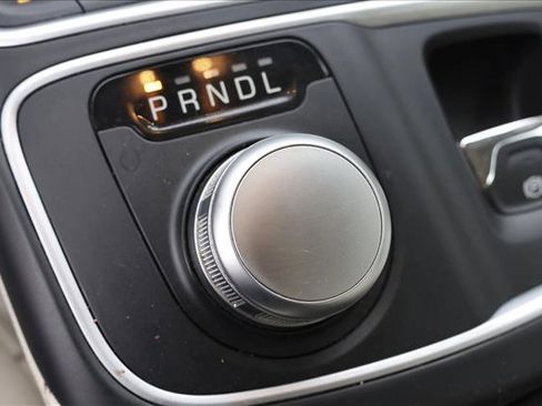 Used 2015 Chrysler 200 Limited FWD image 19