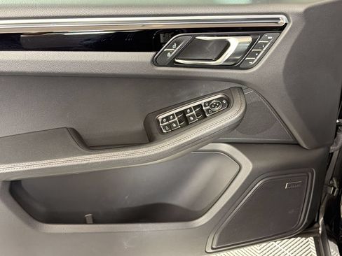 Certified 2024 Porsche Macan AWD/4WD image 16