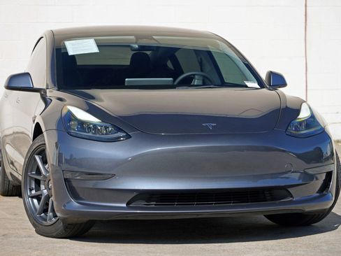 Used 2023 Tesla Model 3 Standard Range RWD image 4