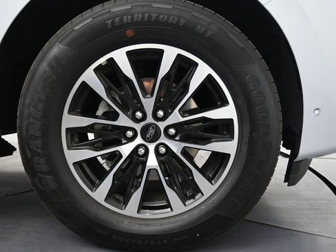 Used 2025 Ford Expedition Max Platinum image 11