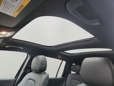 Used 2022 Mercedes-Benz GLB 250 4MATIC image 15