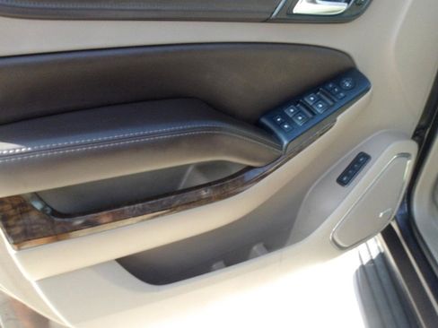 Used 2016 Chevrolet Suburban LT RWD image 18
