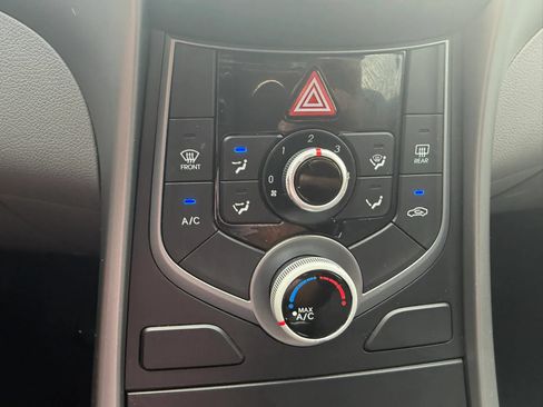 Used 2014 Hyundai Elantra SE FWD image 42