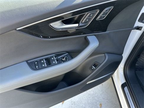 Used 2025 Audi Q7 3.0T Premium Plus image 15