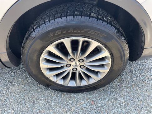 Used 2017 Lincoln MKX Select w/ Select Plus Package AWD/4WD image 27