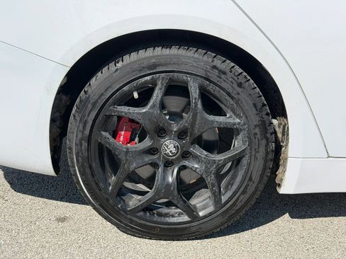 Used 2022 Alfa Romeo Giulia Ti image 11