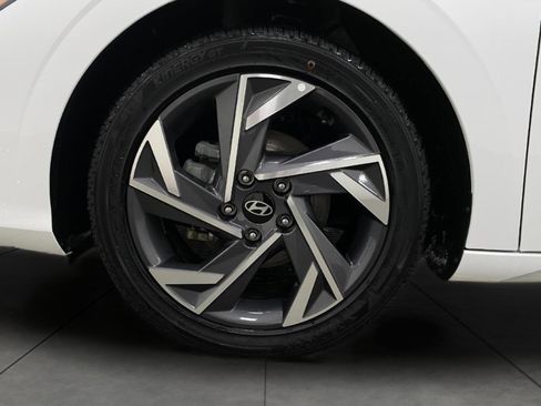 Certified 2025 Hyundai Elantra SEL image 11