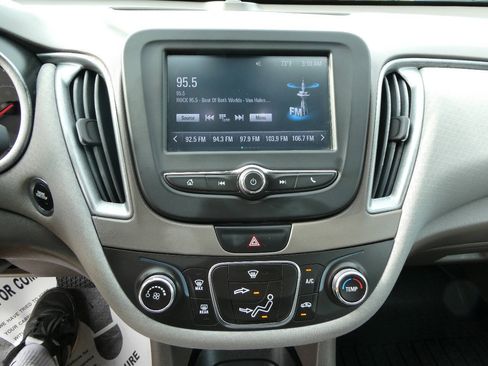 Used 2017 Chevrolet Malibu LS FWD image 16