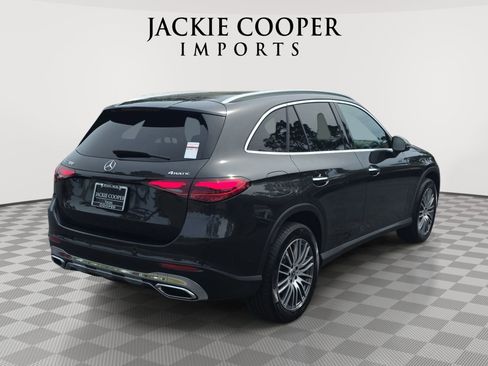 Used 2025 Mercedes-Benz GLC 300 4MATIC image 5