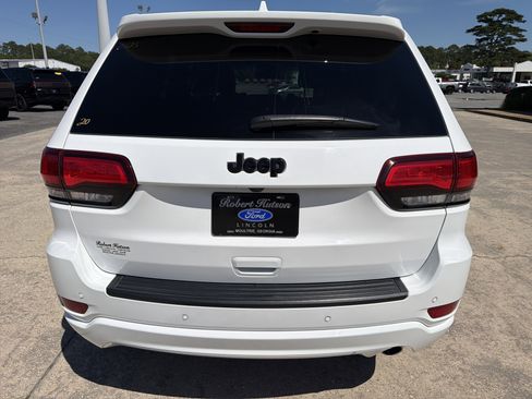 Used 2020 Jeep Grand Cherokee Altitude RWD image 10