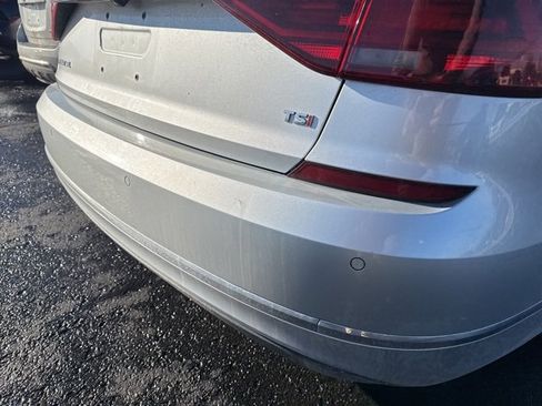 Used 2017 Volkswagen Passat 1.8T SEL Premium image 21