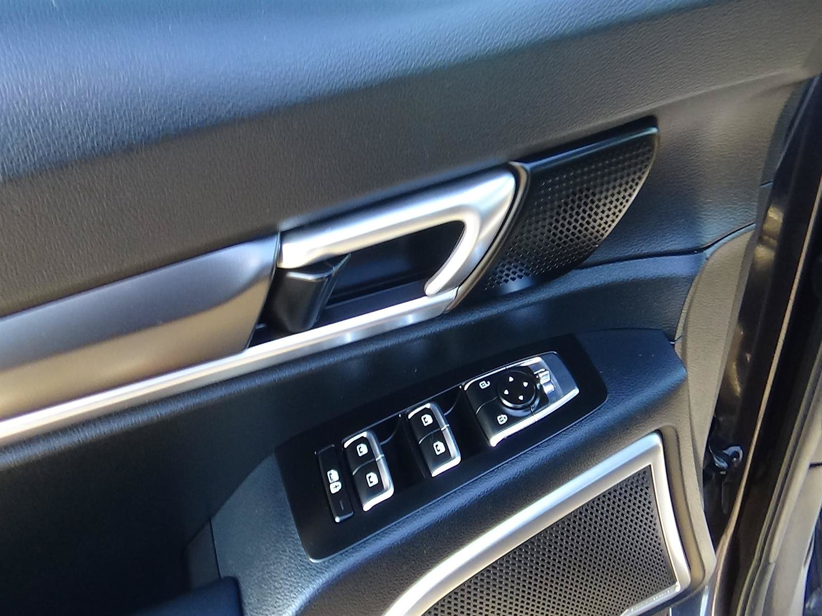 Used 2025 Kia Telluride S FWD image 15