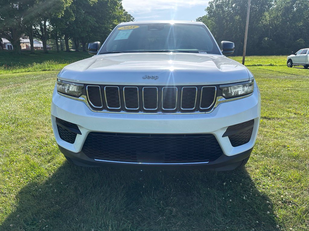Used 2025 Jeep Grand Cherokee Laredo X AWD/4WD image 8