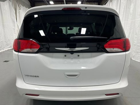 Used 2023 Chrysler Voyager LX image 6