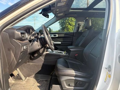 Used 2021 Ford Explorer Limited w/ Equipment Group 301A AWD/4WD image 9