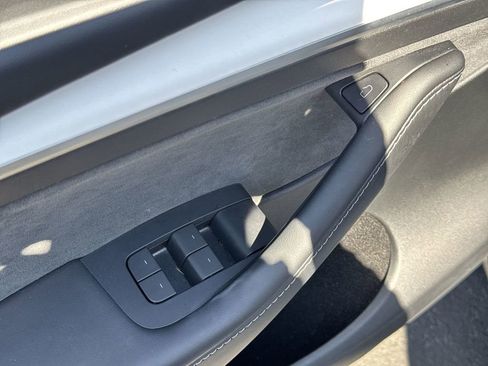 Used 2024 Tesla Model Y Performance AWD/4WD image 28