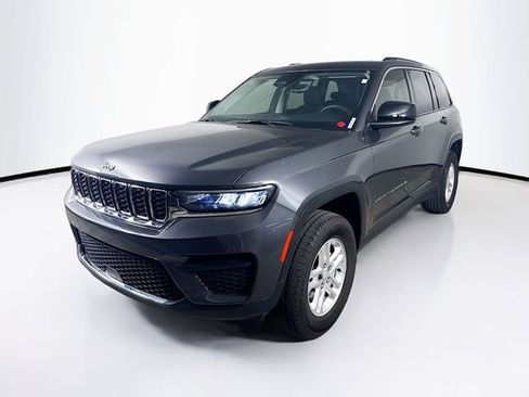 Used 2023 Jeep Grand Cherokee Laredo image 6