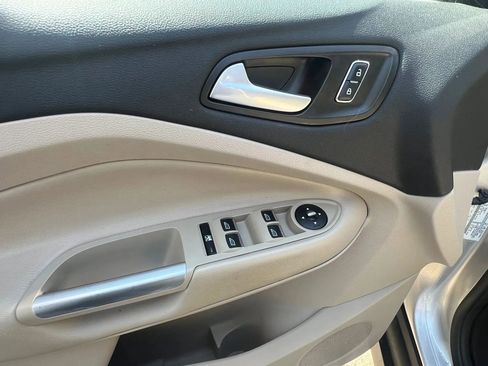 Used 2016 Ford C-MAX Energi SEL w/ Equipment Group 301A FWD image 22