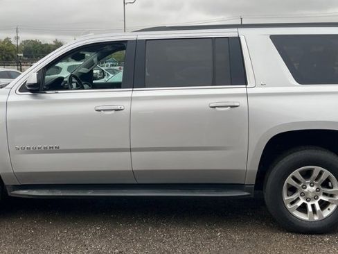 Used 2020 Chevrolet Suburban LT image 4