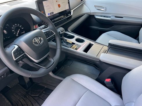 New 2026 Toyota Sienna XLE FWD image 11