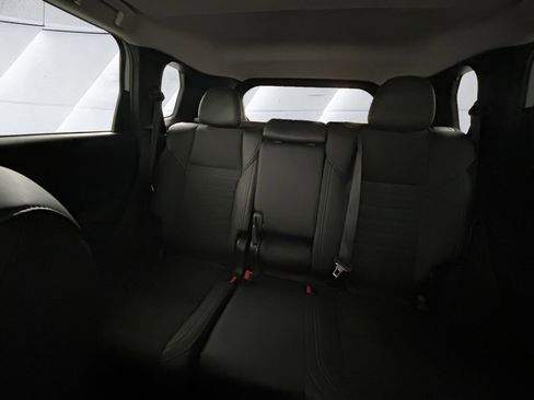 Used 2025 Mitsubishi Outlander SE image 18