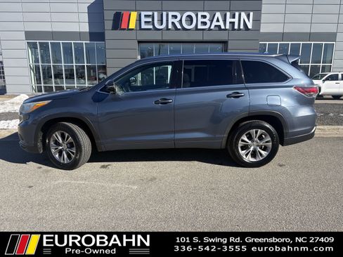 Used 2015 Toyota Highlander XLE image 2