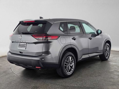 Used 2024 Nissan Rogue S FWD image 3