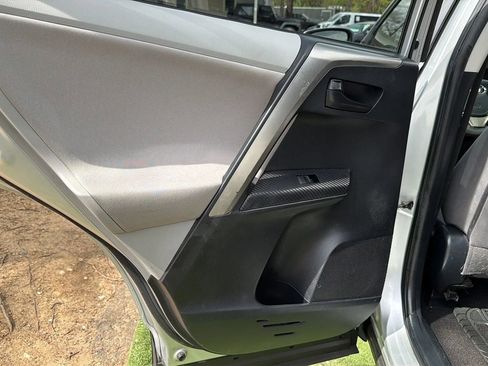 Used 2013 Toyota RAV4 XLE image 21