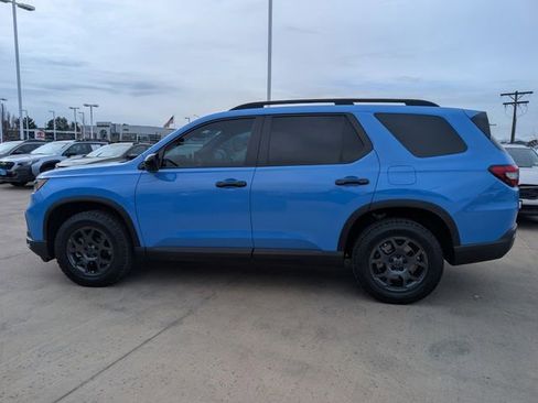 Used 2025 Honda Pilot TrailSport image 9