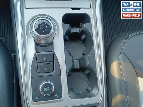 Used 2023 Ford Explorer XLT w/ Equipment Group 202A AWD/4WD image 19